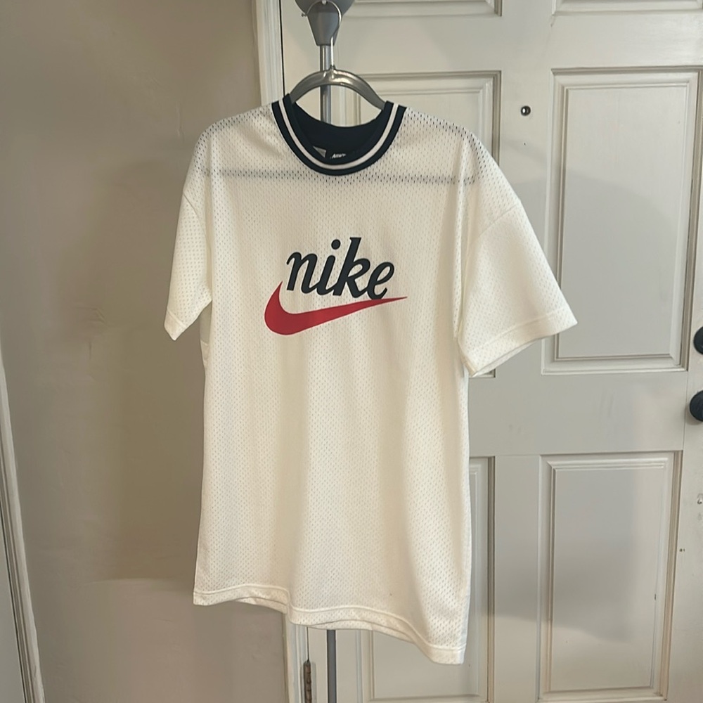 Nike Heritage Mesh Logo T Shirt Sail White (BV2931-133) Size Medium

NEVER WORN